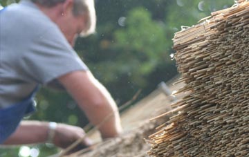 professional Heol Y Gaer thatchers